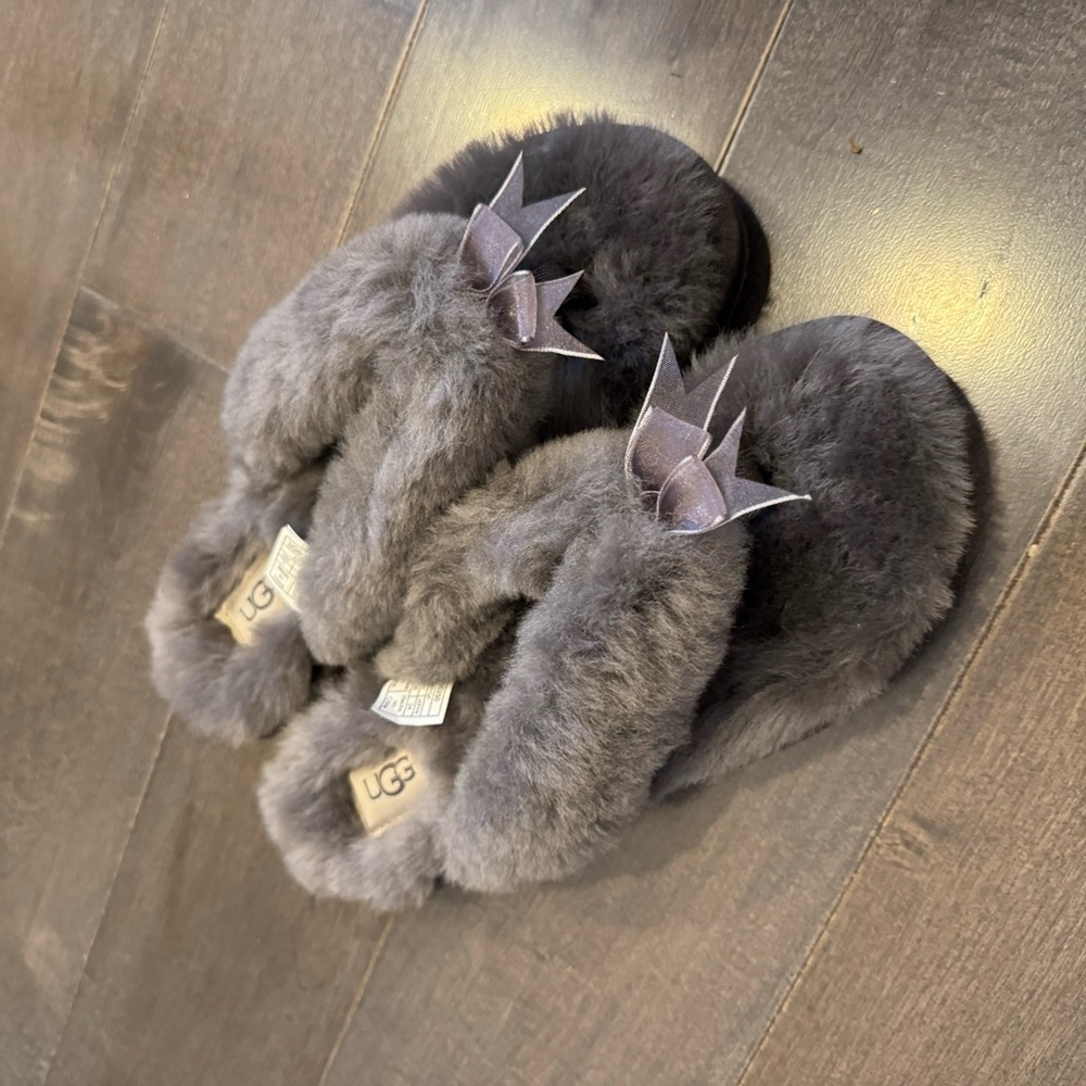 NWT Ugg Fluff Slipper Flip Flops Size 7